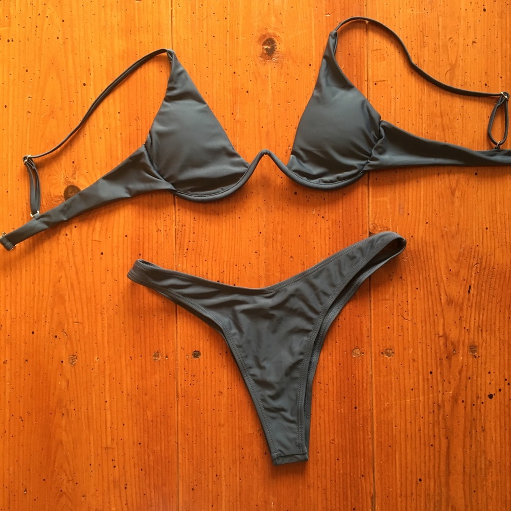 Wired high rise bikini